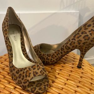Nine West leopard print peep toe pumps 
Size 8